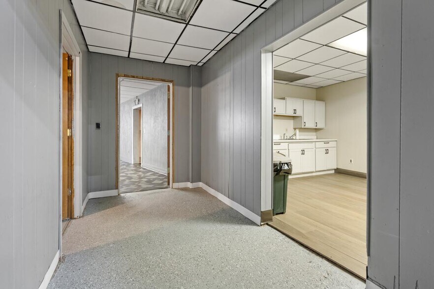 More Photos Of 223 Fearing Blvd, Toledo Freestanding For Lease