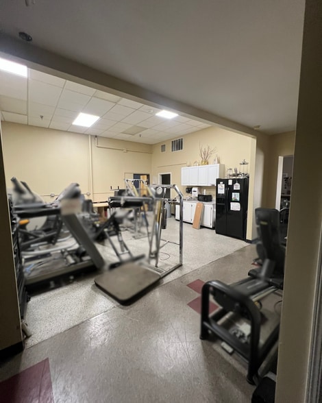 More Photos Of 200 China Grade Loop, Bakersfield Health Club For Lease