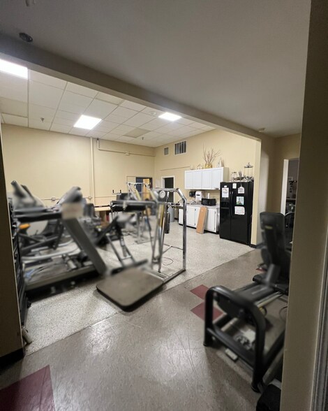 More Photos Of 200 China Grade Loop, Bakersfield Health Club For Lease