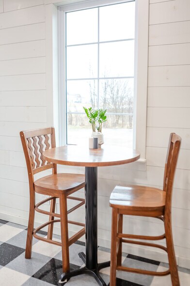 More Photos Of 2015 N Missouri St, Macon Restaurant For Sale