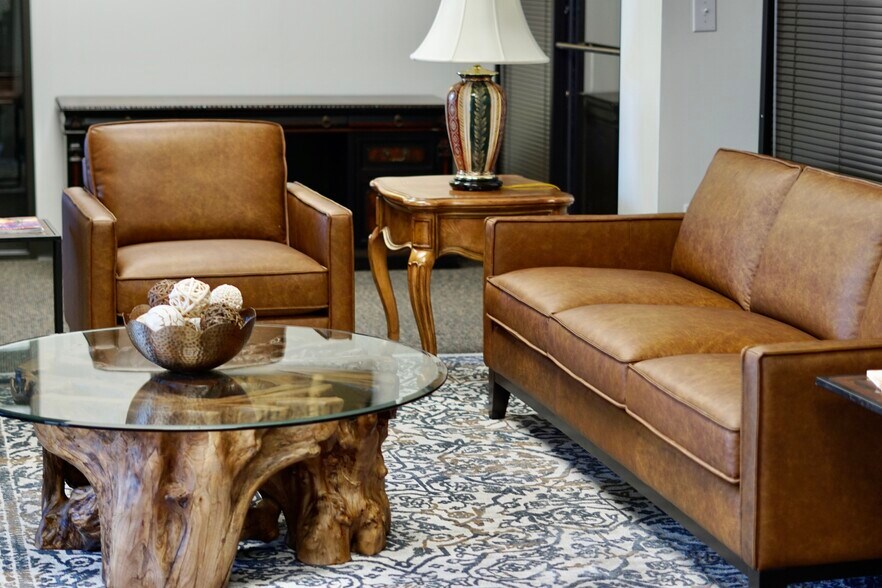 More Photos Of 6935 Brittmoore Rd, Houston Warehouse For Lease