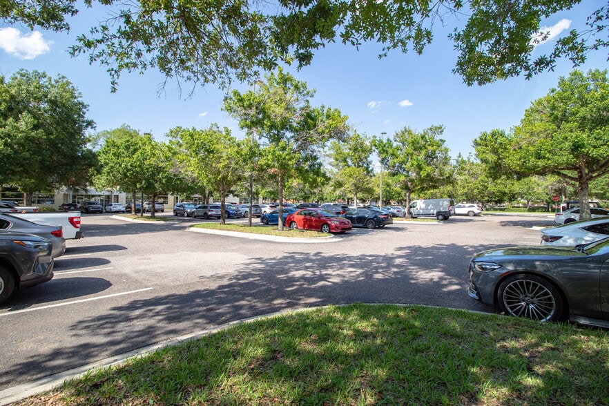 More Photos Of 8810 Commodity Cir, Orlando Showroom For Lease
