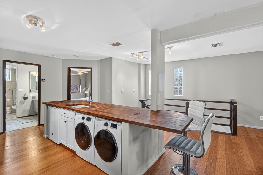 More Photos Of 5657 Shore S blvd, Gulfport Specialty For Sale