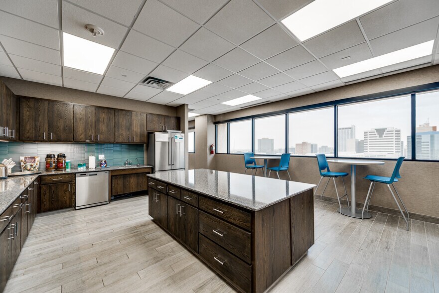 More Photos Of 600 Marienfeld St, Midland Office For Lease