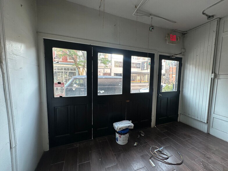 More Photos Of 522 S 5th St, Philadelphia Storefront Retail Residential For Lease