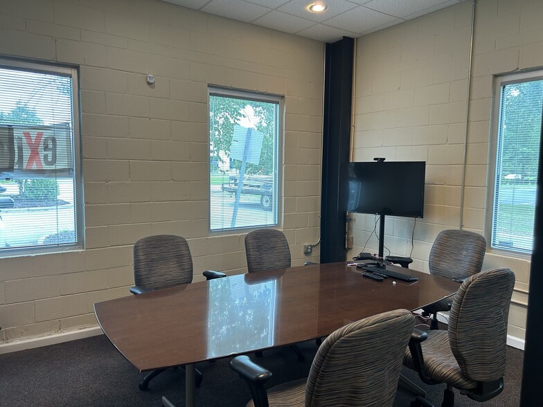 More Photos Of 441 Network Station, Chesapeake Flex For Lease