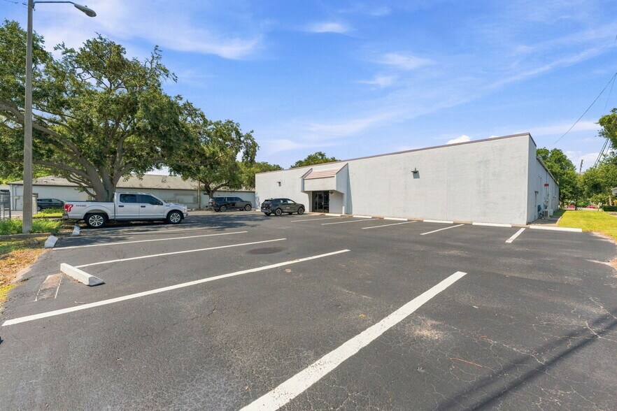 More Photos Of 1365 Hamlet Ave, Clearwater Flex For Lease