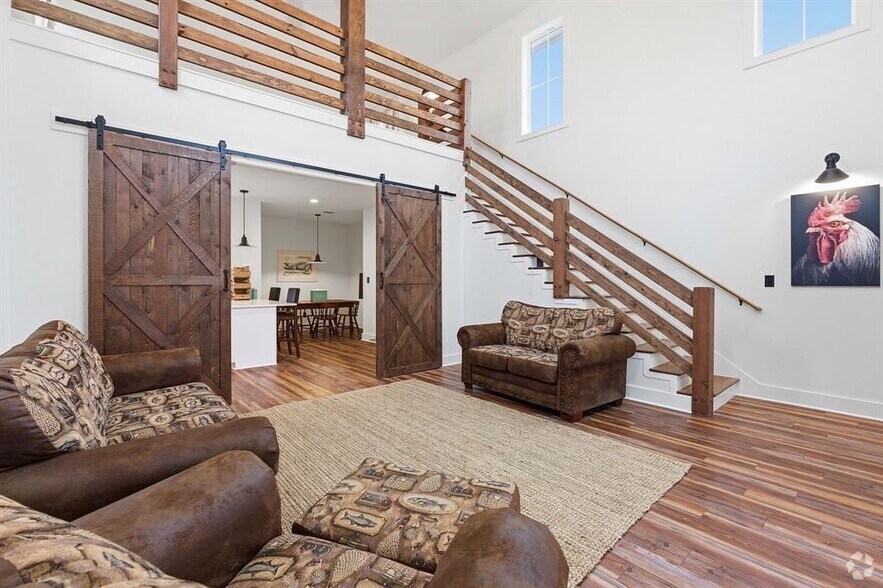 More Photos Of 1006 Frost Ave, Driftwood Loft Creative Space For Sale