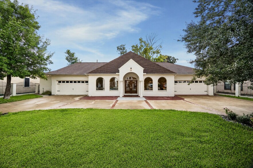 Primary Photo Of 530 W 27th St, Houston Office For Lease