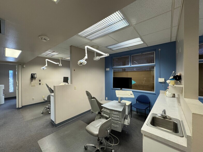 More Photos Of 801 N Wilmot Rd, Tucson Office For Sale