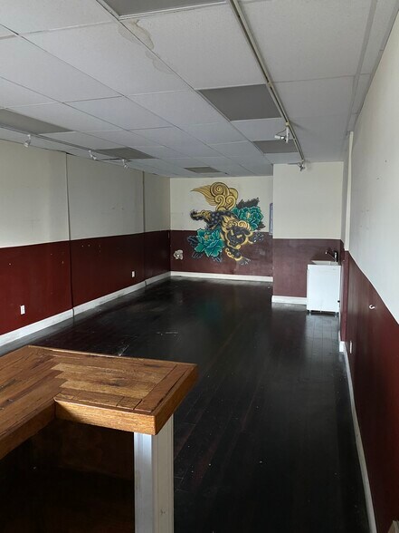 More Photos Of 1042-1052 W Beech St, East Atlantic Beach Storefront Retail Residential For Lease