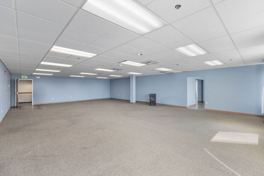 More Photos Of 16710 Smokey Point Blvd, Arlington General Retail For Sale