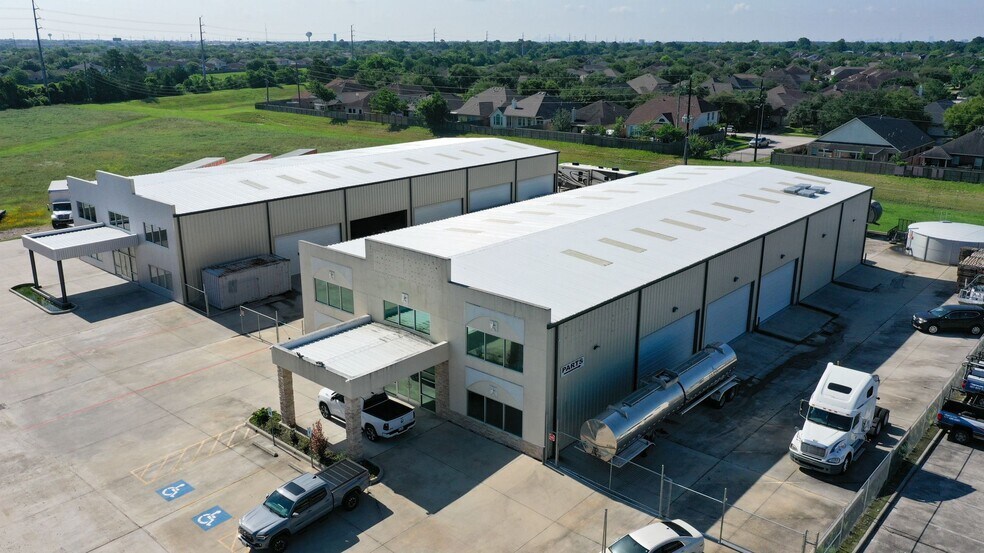 More Photos Of 6631 N Sam Houston Pky W, Houston Warehouse For Lease
