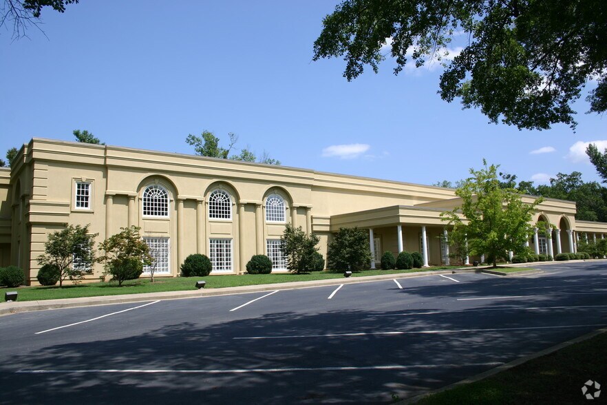 More Photos Of 333 S Pine St, Spartanburg Office For Lease