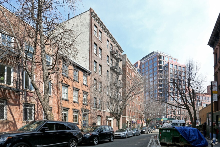 More Photos Of 77 Greenwich Ave, New York Apartments For Lease