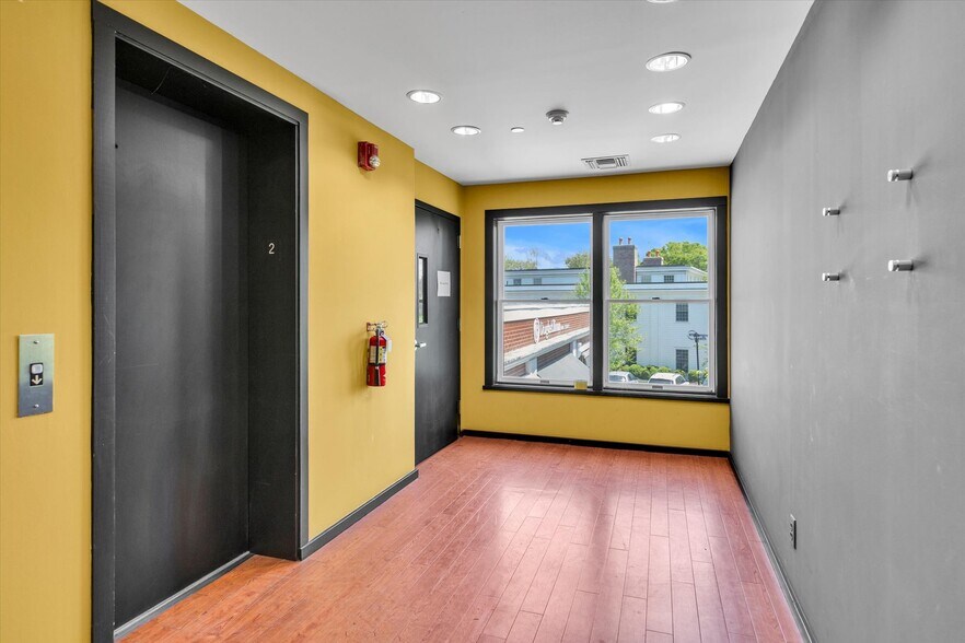 More Photos Of 2488 Montauk Hwy, Bridgehampton Freestanding For Lease
