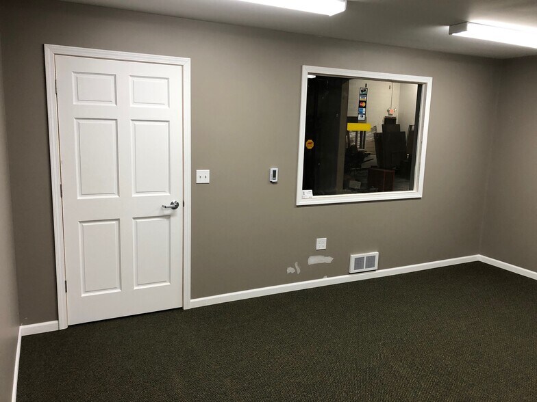 More Photos Of 16225-16237 W Ryerson Rd, New Berlin Industrial For Lease