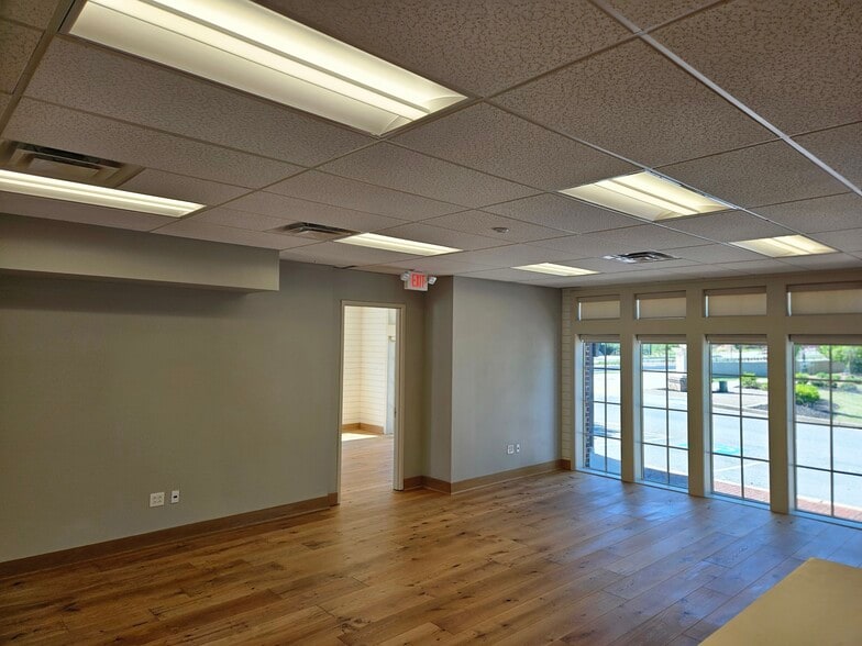 More Photos Of 363 S Main St, Alpharetta Storefront Retail Office For Lease