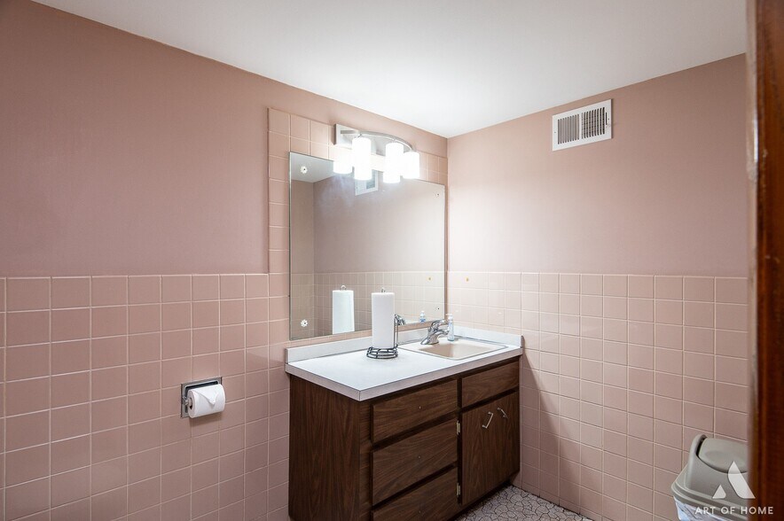 More Photos Of 7922 S Pulaski Rd, Chicago Office For Sale