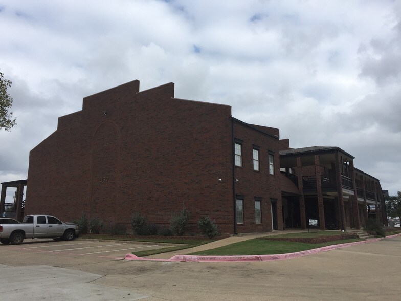 More Photos Of 337 Oaks Trl, Garland Office For Lease
