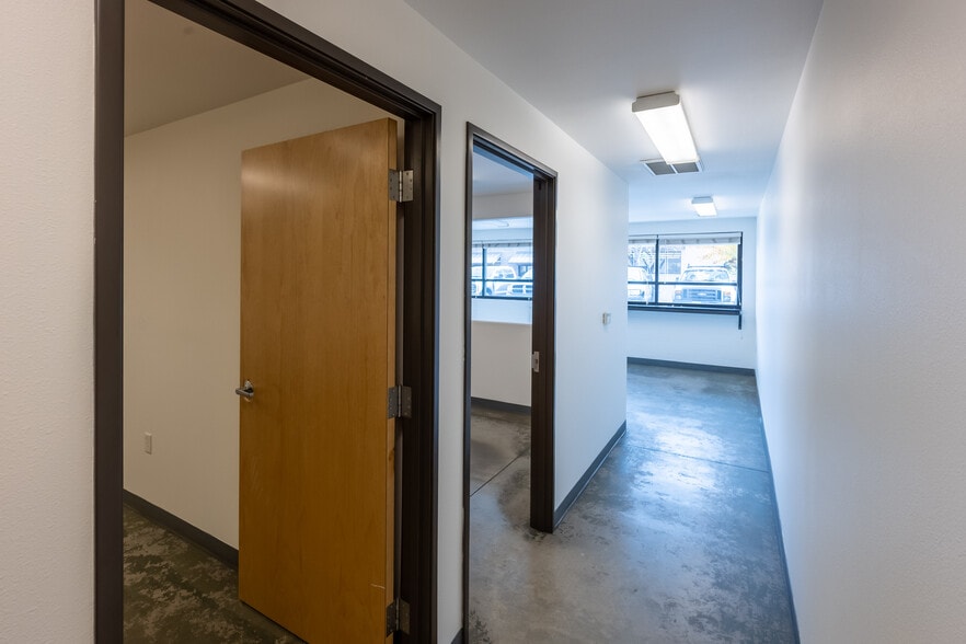 More Photos Of 736 SW Umatilla Ave, Redmond Warehouse For Lease