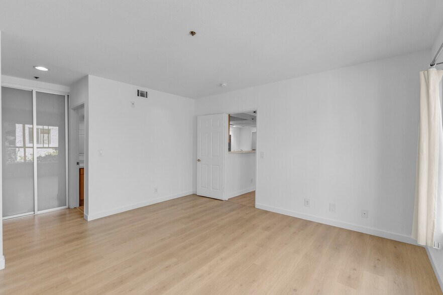 More Photos Of 939 Palm Ave, West Hollywood Apartments For Sale