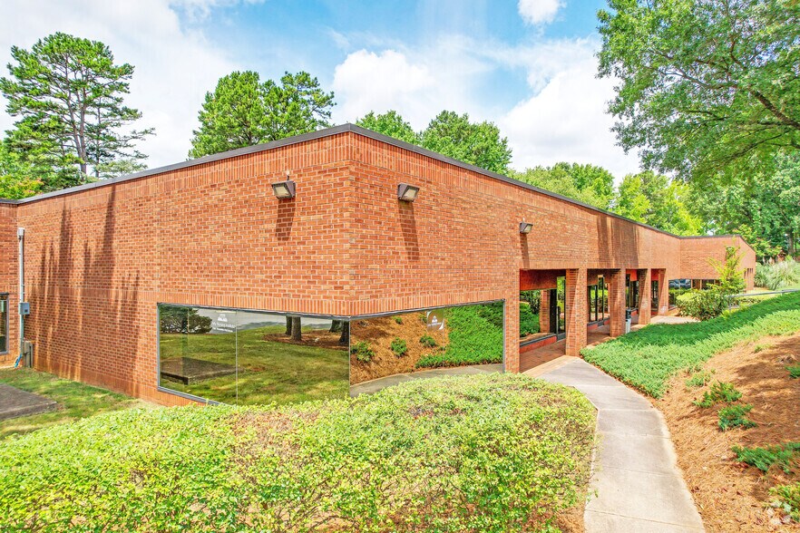 More Photos Of 5715 Westpark Dr, Charlotte Office For Lease