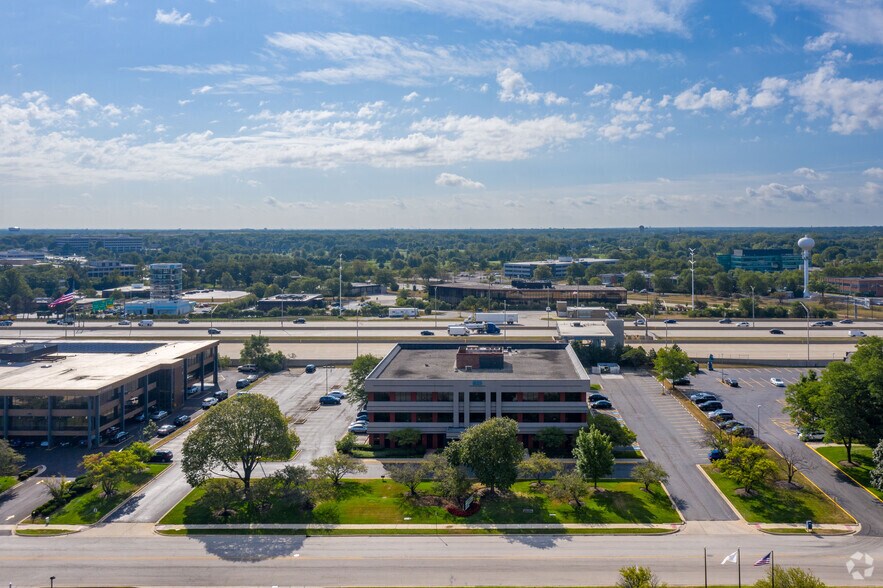 More Photos Of 823 Commerce Dr, Oak Brook Office For Lease