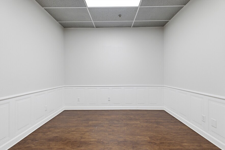 More Photos Of 104-176 Cude Ln, Madison Medical For Lease