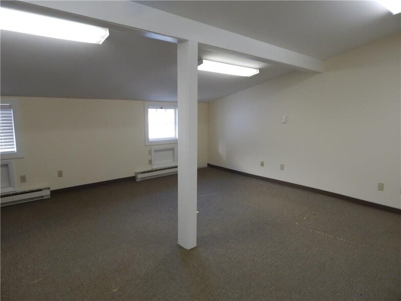 More Photos Of 189-191 Middlesex Ave, Chester Storefront Retail Office For Lease