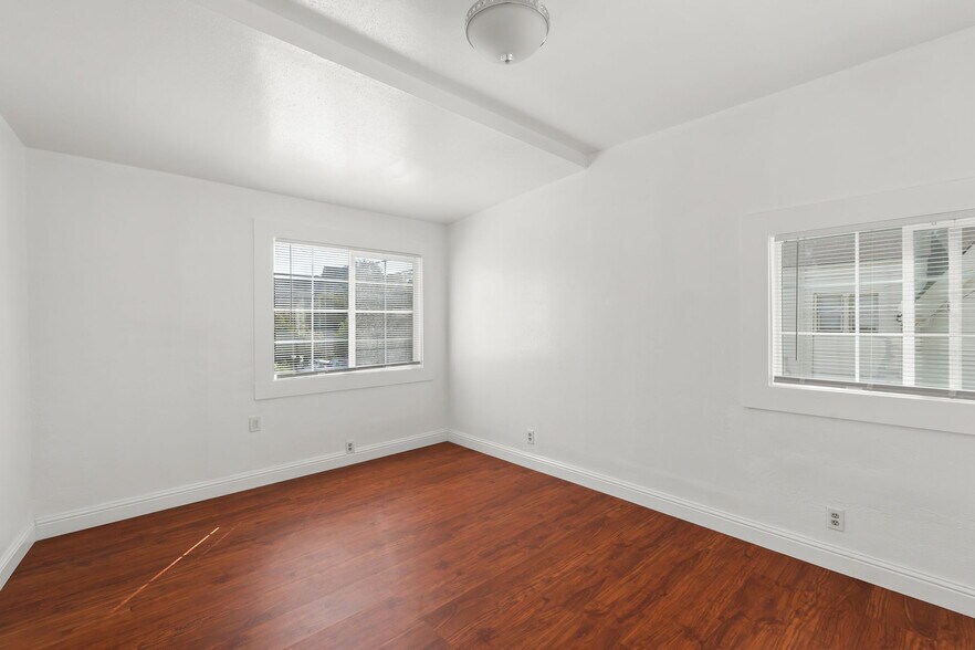 More Photos Of 1049 55th St, Emeryville Storefront Retail Residential For Sale