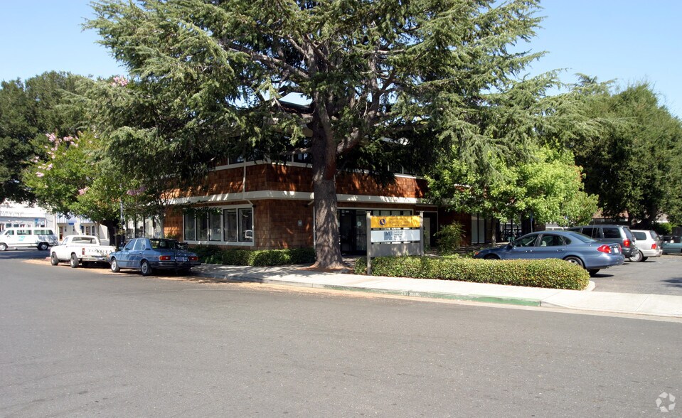 More Photos Of 1571-1577 Carob Ln, Los Altos Office For Sale