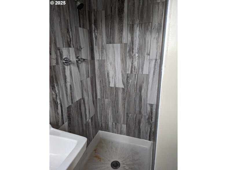 More Photos Of 935 Jackson St, Port Orford Apartments For Sale