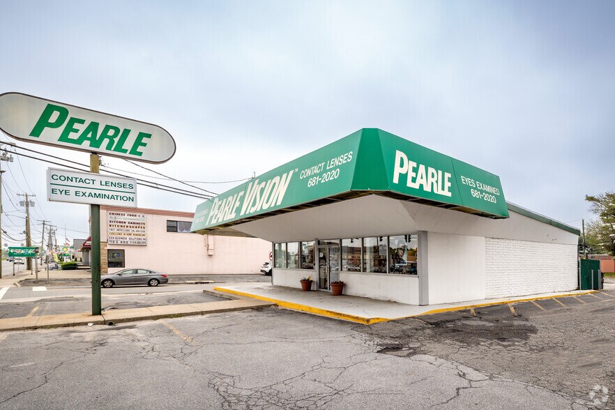More Photos Of 328 N Broadway, Jericho General Retail For Sale
