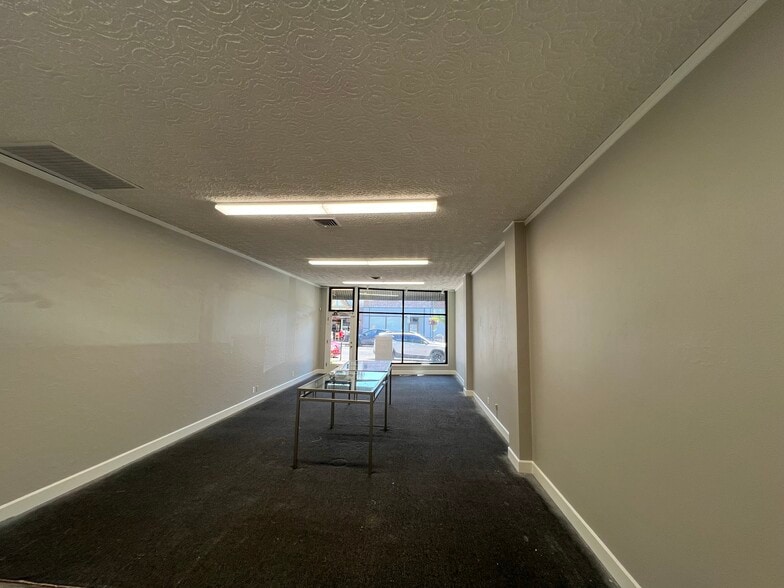 More Photos Of 1902-1906 Main St, Vancouver Freestanding For Lease