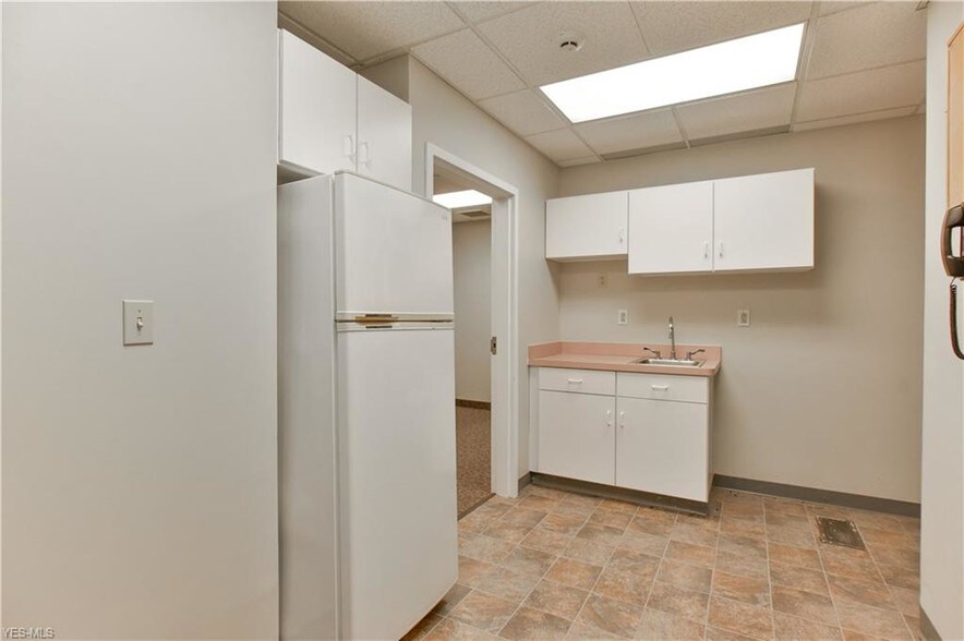 More Photos Of 8790 E Market St, Warren Medical For Sale