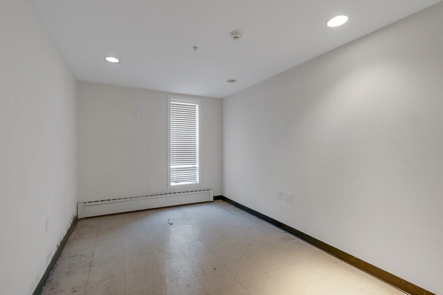 More Photos Of 195 W Clarkstown Rd, New City Specialty For Sale