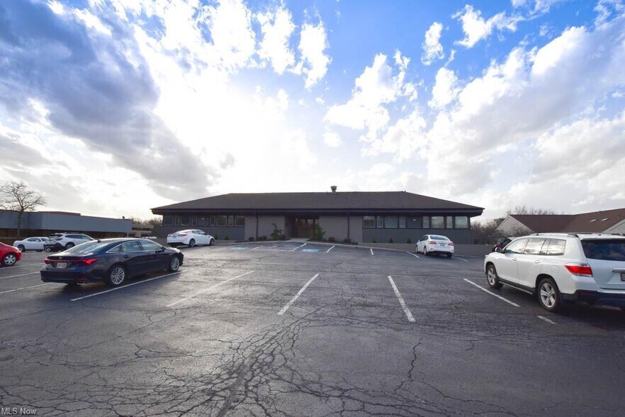 More Photos Of 4974 Higbee Ave NW, Canton Office For Lease