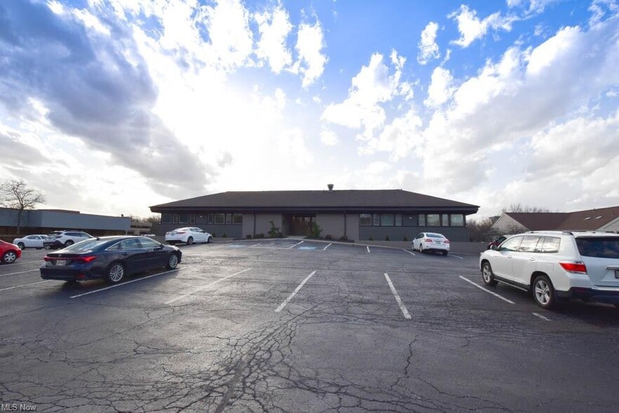 More Photos Of 4974 Higbee Ave NW, Canton Office For Lease