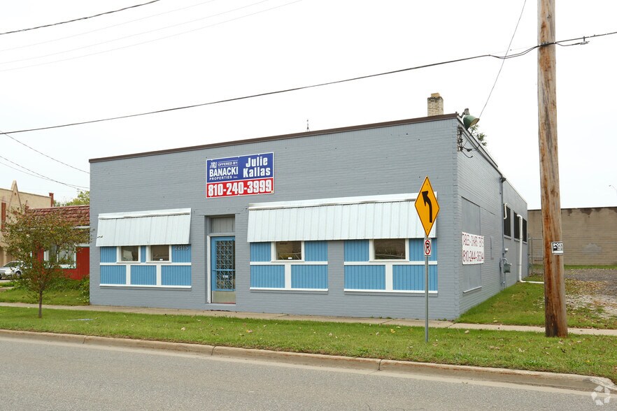 More Photos Of 2211 S Saginaw St, Flint Freestanding For Lease