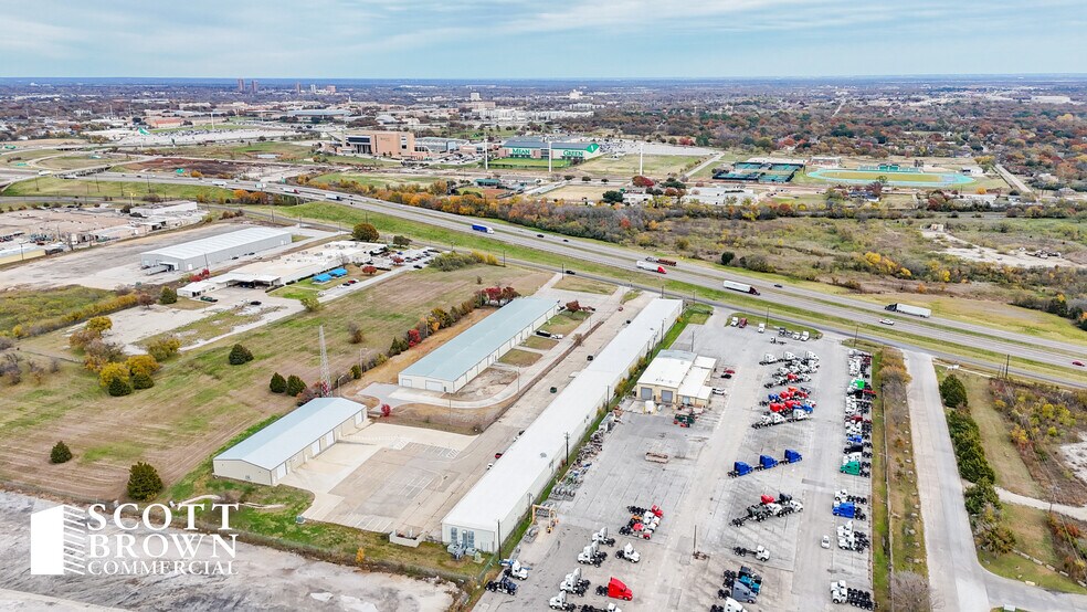 More Photos Of 1512 I-35 W, Denton Unknown For Lease