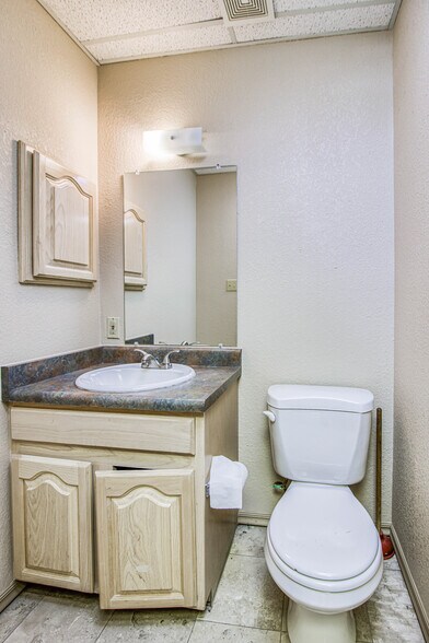 More Photos Of 361 Vinton Rd, Anthony Medical For Lease