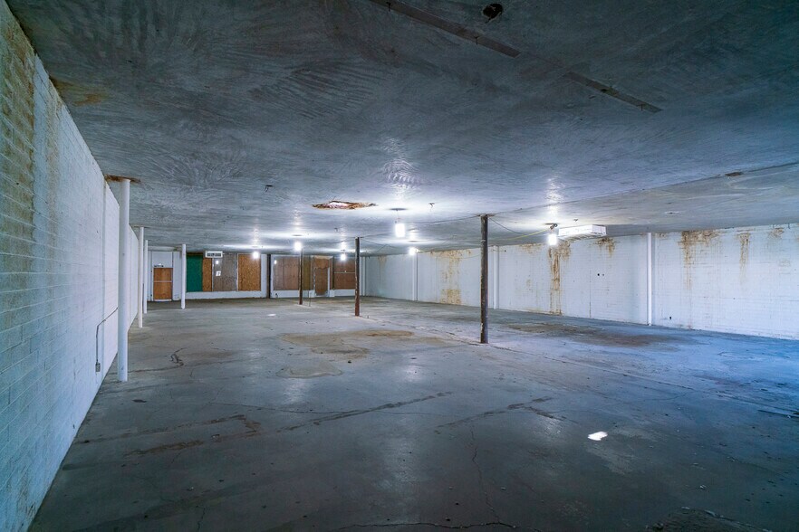 More Photos Of 826-830 S Main St, Las Vegas Storefront For Sale