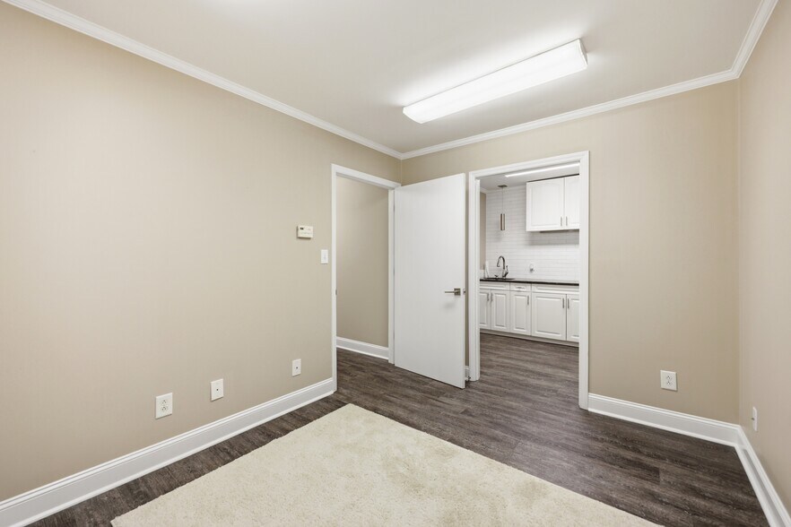 More Photos Of 1131 Memorial Dr, Greenville Airplane Hangar For Lease