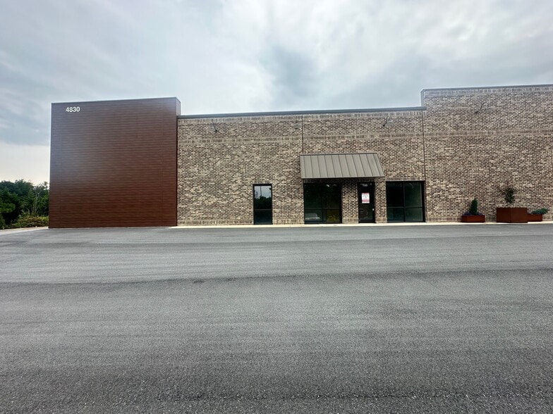 More Photos Of 4830 Marsett Pky, Cumming Light Manufacturing For Lease