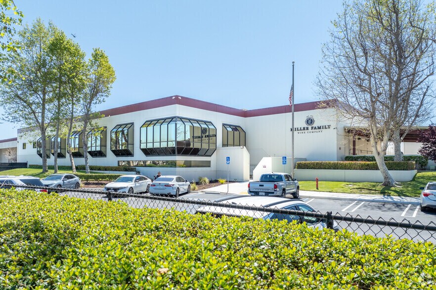 More Photos Of 2717 Aviation Way, Santa Maria Warehouse For Lease