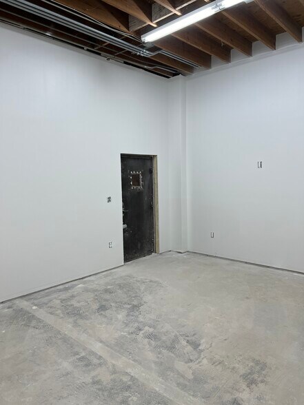 More Photos Of 1602 Arcadia Pl, Jacksonville Warehouse For Lease