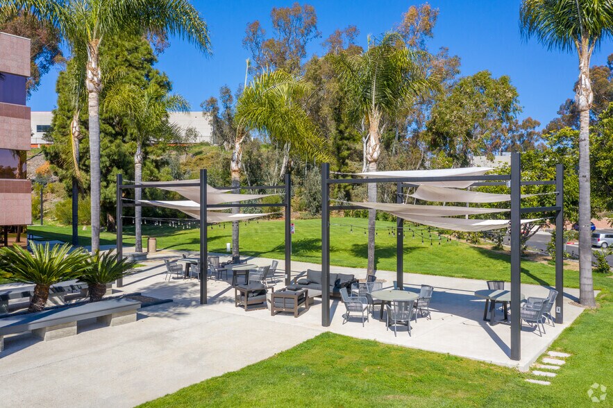 More Photos Of 2011 Palomar Airport Rd, Carlsbad Office For Lease