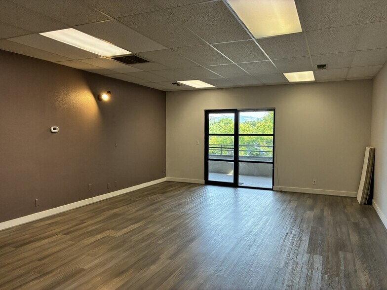 More Photos Of 33 N 1st St, Ashland Medical For Lease