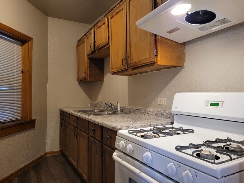 More Photos Of 4476 N 29th St, Milwaukee Freestanding For Sale